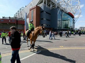 'Lifelike' bomb disrupts English Premier League match Man-U and Bournemouth