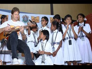 IPL 2016: Shane Watson spends quality time with 'Shiksha' students, plays guitar for them