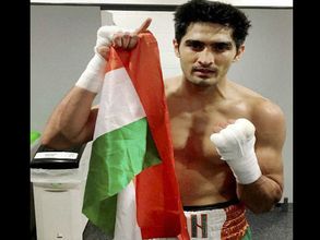 No stopping Vijender Singh! Indian boxing star punches his way to 6th KO win
