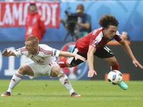 Euro 2016: Hungary stun 10-man Austria 2-0