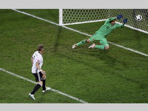 Clinical Germany begin Euro campaign with 2-0 win over Ukraine
