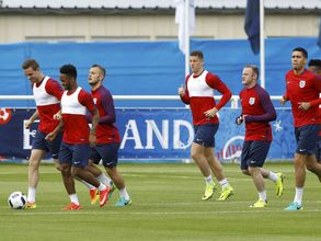 Euro 2016: Late equaliser deals blow to England hopes as Russia steal a draw