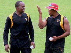 Zimbabwe sacks Dav Whatmore, Hamilton Masakadza ahead of India series