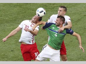 Euro 2016: Arkadiusz Milik scores as Poland edge Northern Ireland 1-0