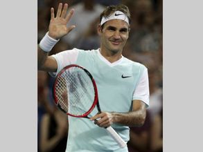 Below-par Roger Federer into Wimbledon second round