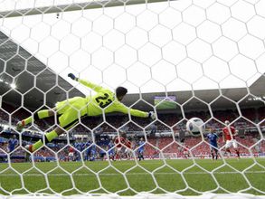 Euro 2016: Robson-Kanu gives Wales winning return against Slovakia
