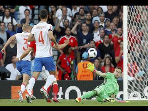 Euro 2016: Gareth Bale inspires as brilliant Wales into last 16