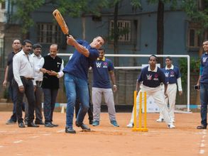 WWE world champion Alberto Del Rio shows off his cricket skills in Bengaluru