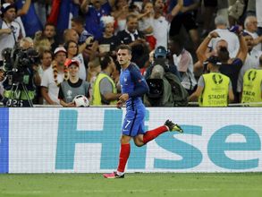Euro 2016: Antoine Griezmann pilots hosts France into final