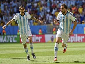 Napoli demand record transfer fee for Gonzalo Higuain from Arsenal