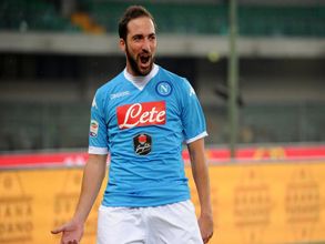 Napoli chief says Higuain disrespected fans by moving to Juventus
