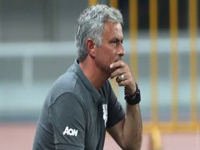 Jose Mourinho hints Manchester United are closing in on Paul Pogba