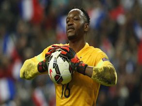 Official: Crystal Palace sign French goalkeeper Steve Mandanda