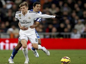 German midfielder Toni Kroos says he is staying with Real Madrid