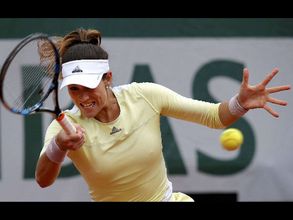 US Open 2016: Garbine Muguruza stutters into second round