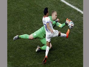 Ajax goalkeeper Jasper Cillessen joins FC Barcelona