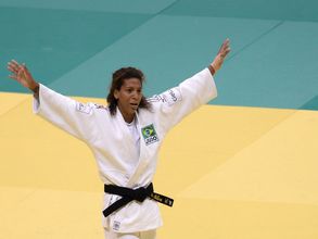Rio Olympics 2016: Rafaela Silva wins first gold for Brazil in Judo