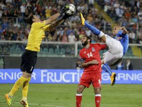 West Ham sign Juventus striker Simone Zaza