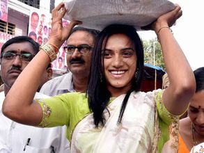 PV Sindhu offers prayers at Mahankali temple in Hyderabad