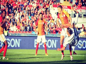 Zlatan Ibrahimovic hails Wayne Rooney, calls him a 'perfect' strike partner