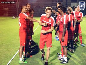 ISL: Mumbai City FC's Sony Norde moved by Diego Forlan’s dedication at this age