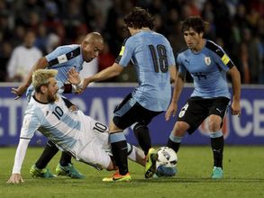 Barcelona officially confirm Lionel Messi's hamstring injury