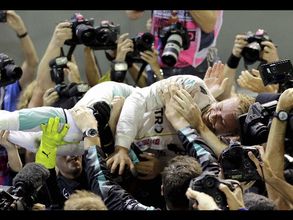 Mercedes' Nico Rosberg wins Singapore GP, re-takes F1 championship lead