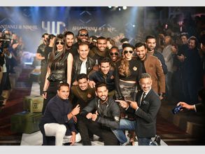 In Pics: Virender Sehwag, Chris Gayle, Zaheer Khan, Big B attend Yuvraj Singh's clothesline launch