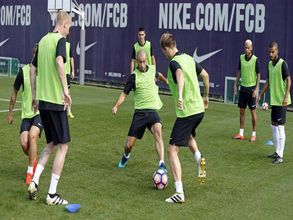 Barcelona returns to training with eye on Celta Vigo match