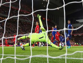 Manchester United hold arch-rivals Liverpool for a drab 0-0 draw
