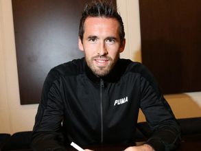 Christian Fuchs renews contract with Leicester City