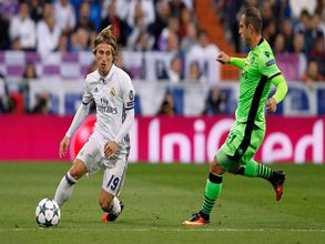 Luka Modric extends Real Madrid contract until 2020