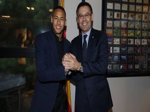 Neymar extends contract with FC Barcelona until 2021