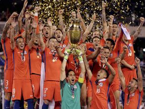 Arturo Vidal, Claudio Bravo named in Chile squad for World Cup qualifiers