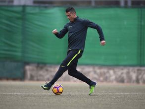 Cristiano Ronaldo signs long-term deal with Nike