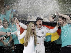 Nico Rosberg wins F1 title as Hamilton wins in Abu Dhabi GP