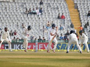 England all-rounder Chris Woakes suffers injury in right thumb