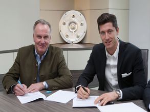Robert Lewandowski extends contract with Bayern Munich till 2021