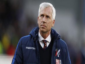 Crystal Palace fire manager Alan Pardew