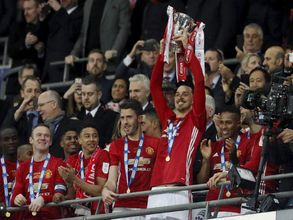 Zlatan Ibrahimovic takes subtle dig at Arsenal after winning EFL Cup