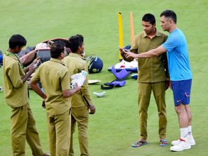 Must-see pic: MS Dhoni takes selfie with ground staff at Chinnaswamy stadium