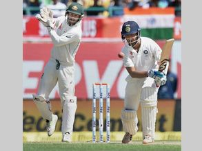 4th Test, Day 2: India and Australia share honours