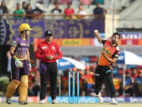 IPL 2017: Poor umpiring continues as Robin Uthappa benefits in Kolkata