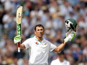 Younis Khan sets Pakistan record with 10,000 Test runs