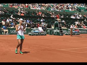 French Open: Top seed Angelique Kerber stunned in the first round by Ekaterina Makarova