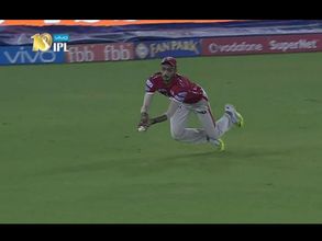 IPL 2017: Axar Patel takes a blinder in the deep to dismiss Robin Uthappa for duck