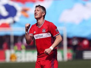 Bastian Schweinsteiger refuses to criticise Jose Mourinho