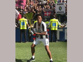 Juventus sign Juan Cuadrado on permanent basis from Chelsea