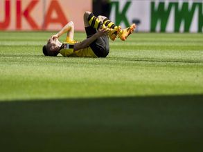 Borussia Dortmund's Julian Weigl suffers broken ankle