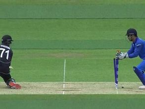 ICC Champions Trophy 2017: MS Dhoni stuns Colin de Grandhomme with lightning quick stumping